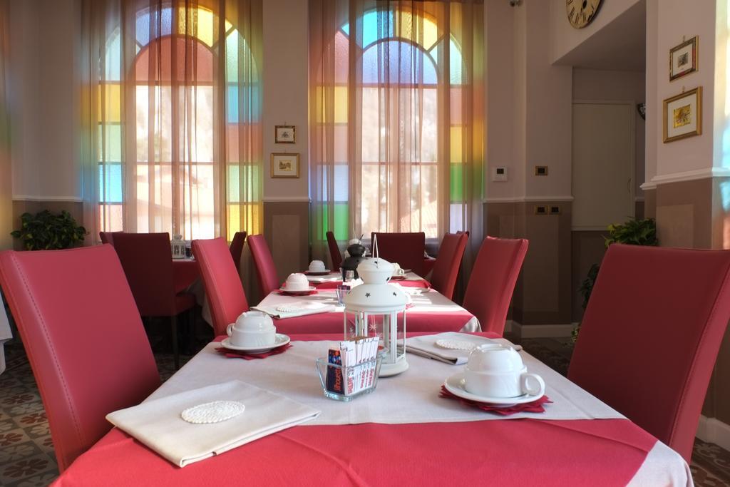 Michelangelo B&B Varenna Bagian luar foto