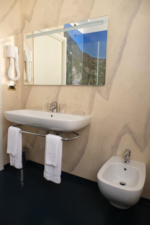 Michelangelo B&B Varenna Bagian luar foto