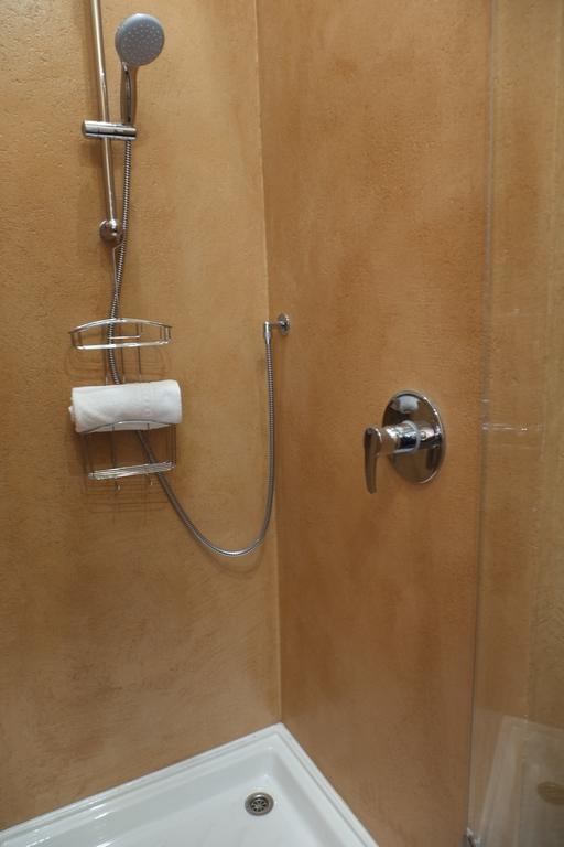 Michelangelo B&B Varenna Bagian luar foto