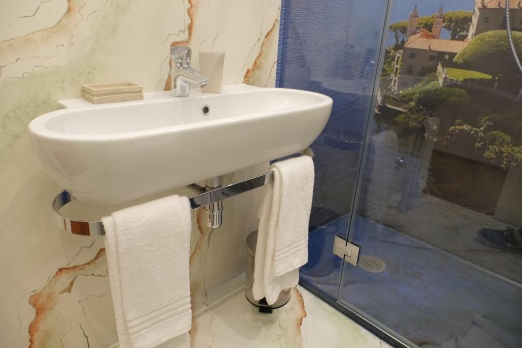 Michelangelo B&B Varenna Bagian luar foto